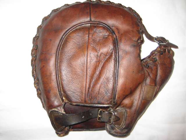 Spalding BXS Double Buckle Basemitt Back